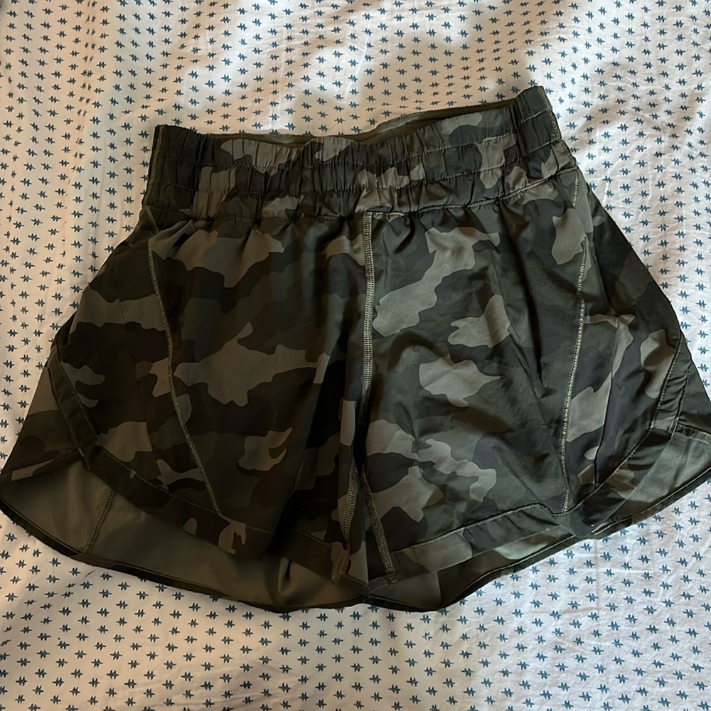 Lululemon track that shorts